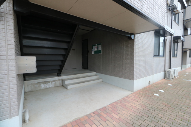 リビングタウン新潟　B 303 玄関