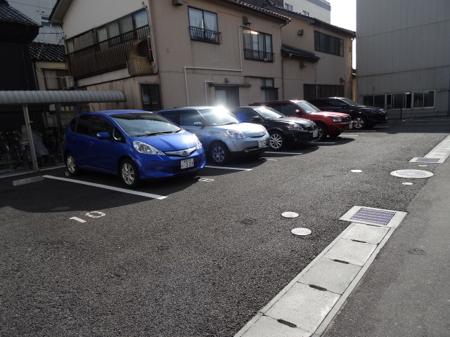スカイオン本町 905 駐車場