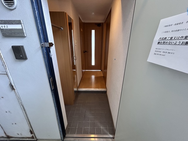 ローザ東中通 602 玄関