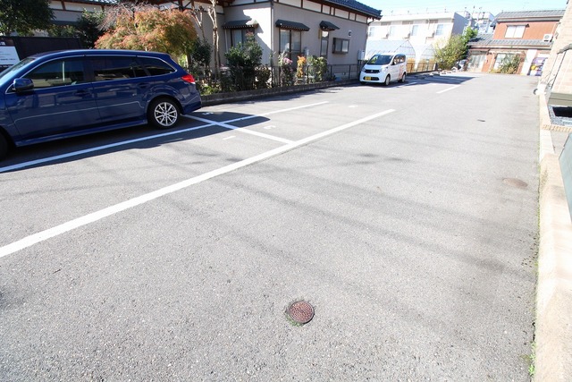 モア・紫竹 207 駐車場