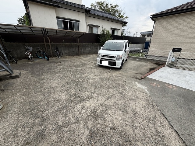ソフィア 103 駐車場