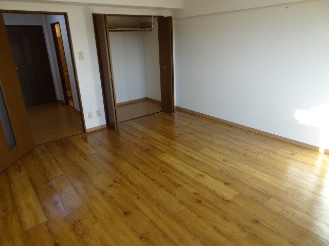 リアライズ西湊町通 703 リビング