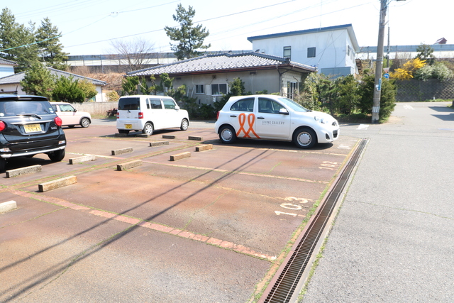 サンテイム 203 駐車場