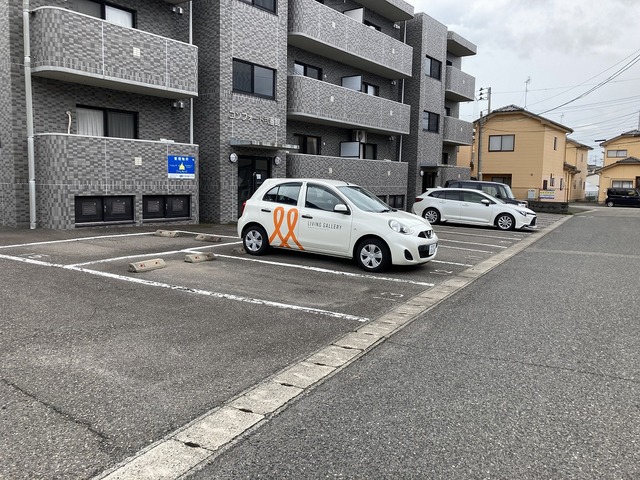 コンフォート弐番館 302 駐車場