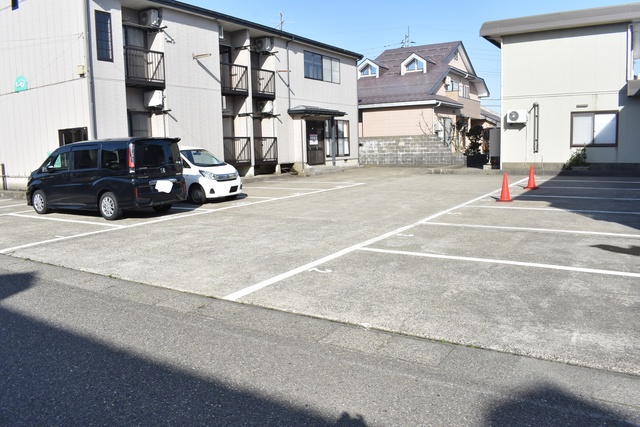サニーサイドKAGA 103 駐車場