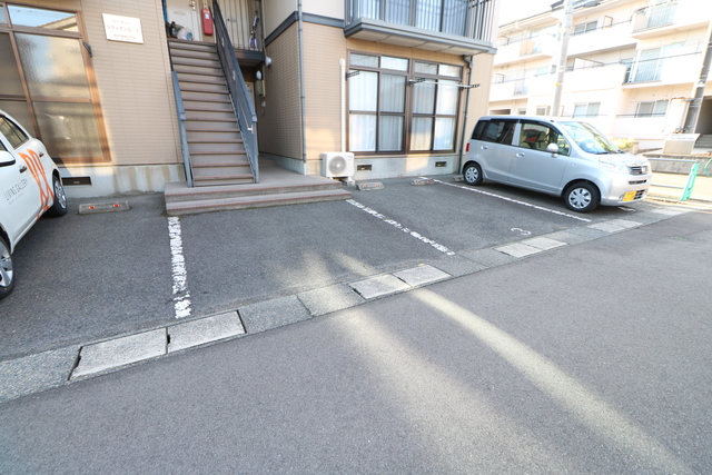 ラヴィアンローズ 101 駐車場