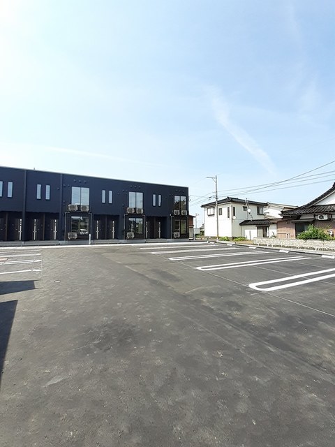 グランステラ 105 駐車場