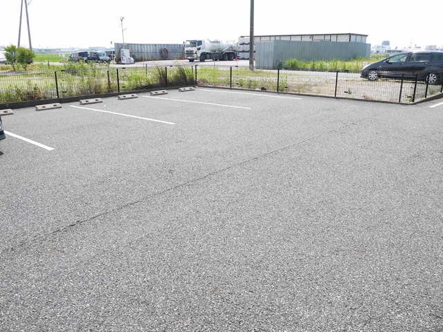 ビアンニュー松崎 202 駐車場