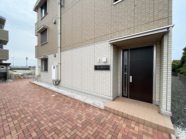 Sky Terrace　Ⅰ 305 玄関