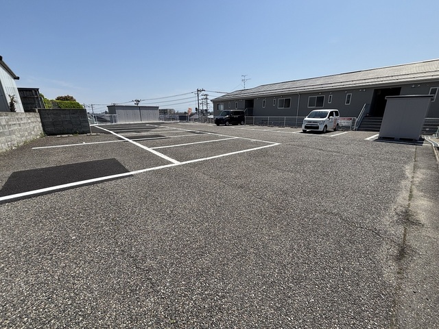 ビブレ寺尾 102 駐車場