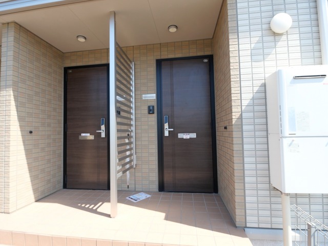 フローラ 103 玄関