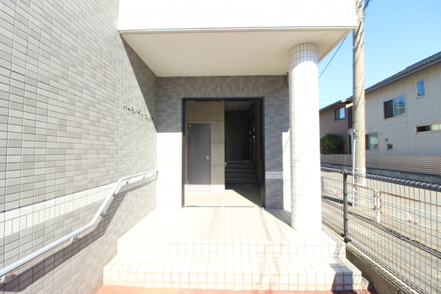 パークハイツ南出来島 301 玄関