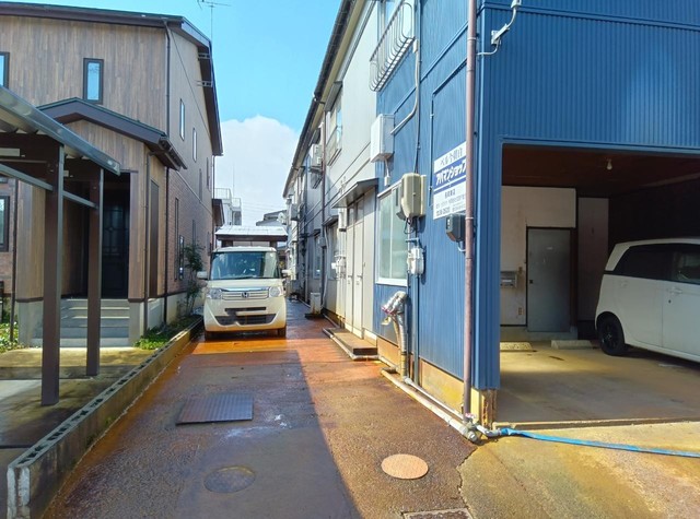 ベル今朝白 203 駐車場