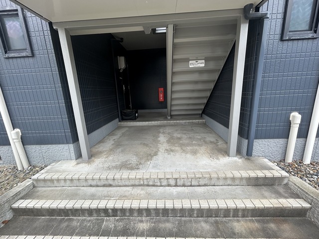 ピサンリ小針　B 102 玄関
