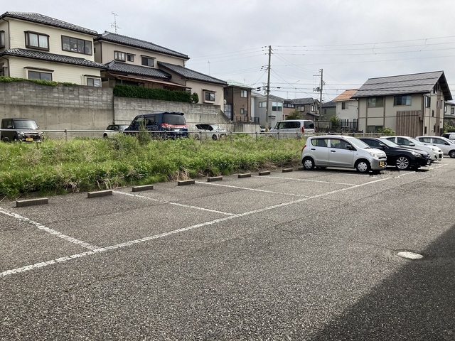 ブルースカイ 103 駐車場