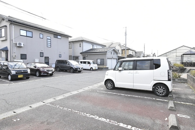 ロイヤルバレー田島 201 駐車場