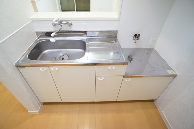 ＬＡ・ＬＵＮＡ　Ｃ棟 103 キッチン