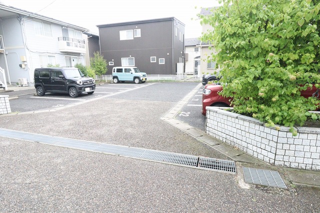グレースアベニューC 202 駐車場
