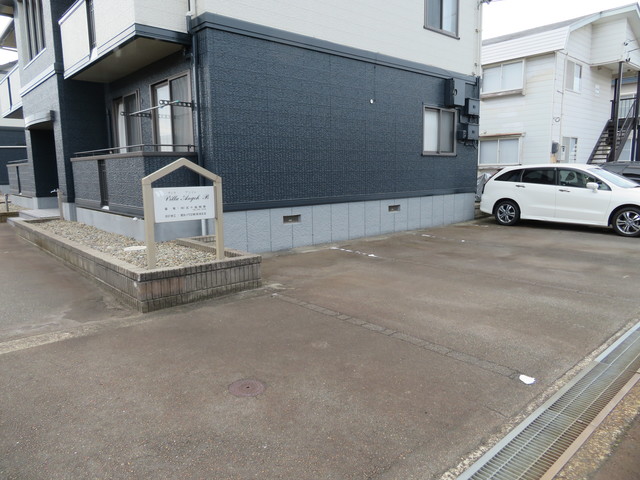 ヴィラアンジェ　B 202 駐車場
