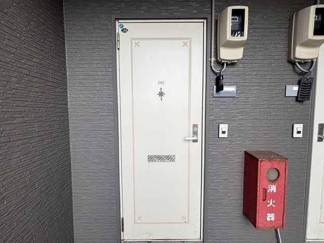 グランイルつくし野 101 玄関