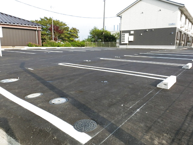 クレスト 203 駐車場