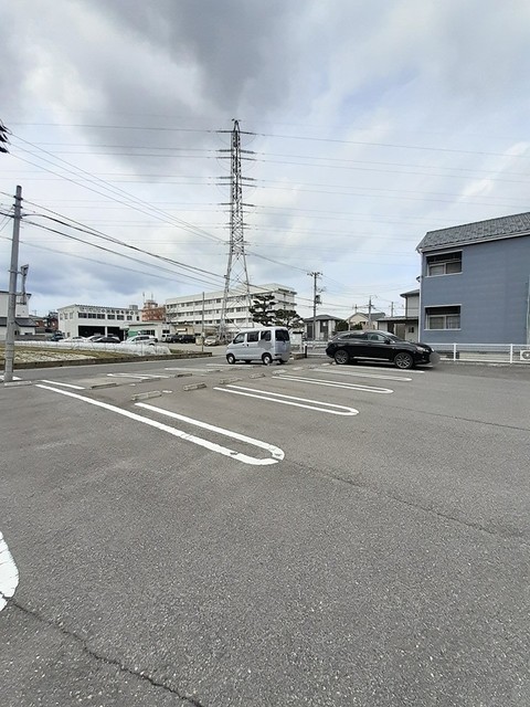 クエストＣ 301 駐車場