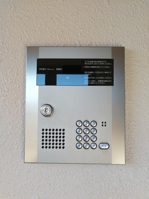 カサブランカ新津 102 玄関