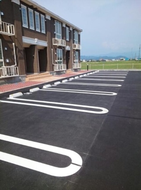 パークヒルズ新発田Ⅱ 103 駐車場