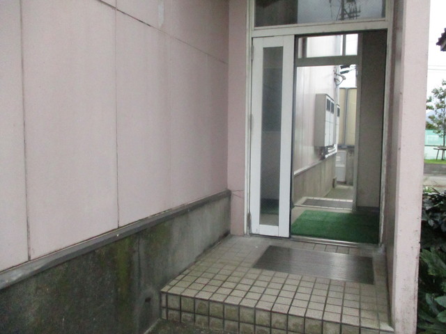 ルネ関町 202 玄関
