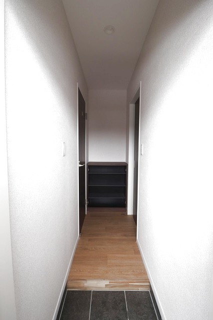 ラテ古町 203 玄関