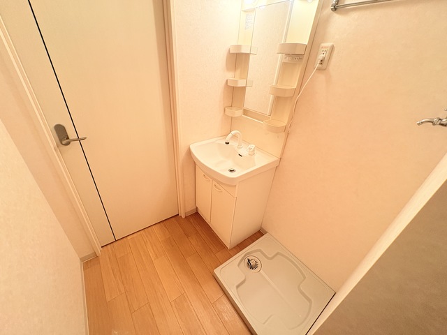 グラウベル沼垂西 501 洗面所