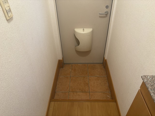 メイプルコート 102 玄関