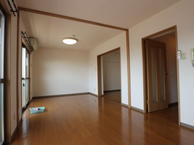 シャルム弐番館 205 リビング