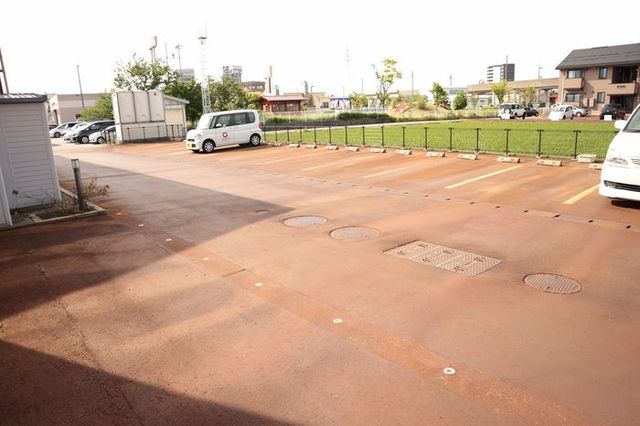 ハーネス 101 駐車場