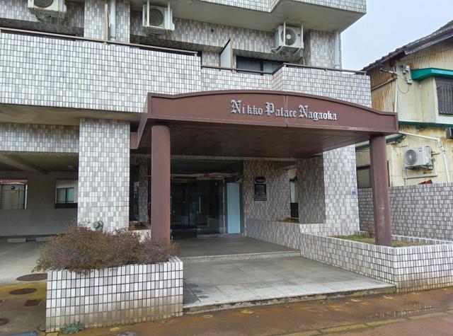 日興パレス長岡 301 玄関