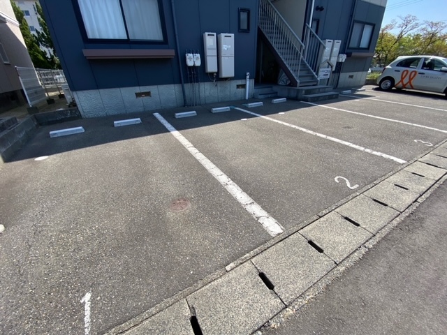 パークハウスこざくら 201 駐車場