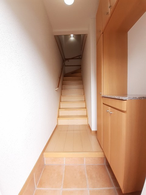 フィオーレ 203 玄関