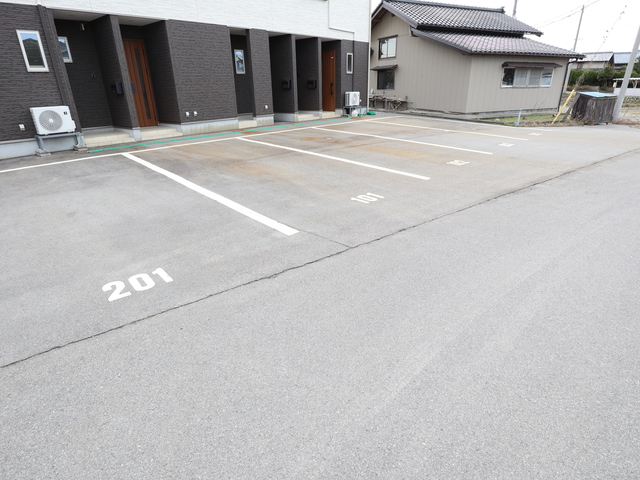 ハイマート 102 駐車場