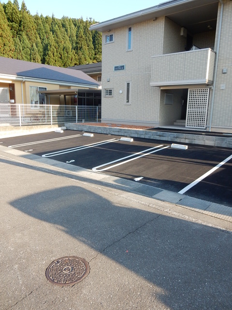 アン・アロール 101 駐車場