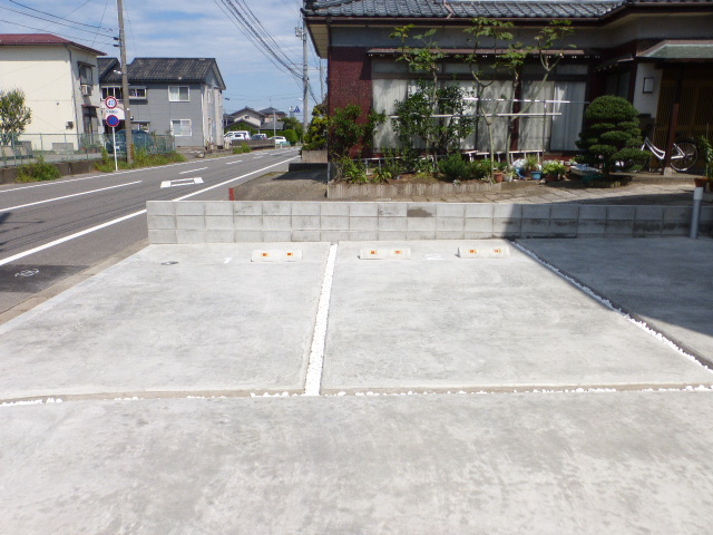 グラン・ラルジュ 103 駐車場