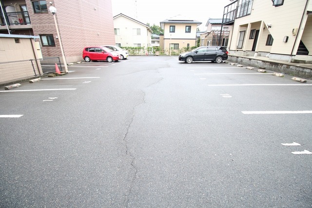ヴィラ城所 205 駐車場