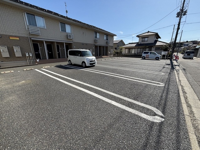 サニーハイム寺尾 105 駐車場