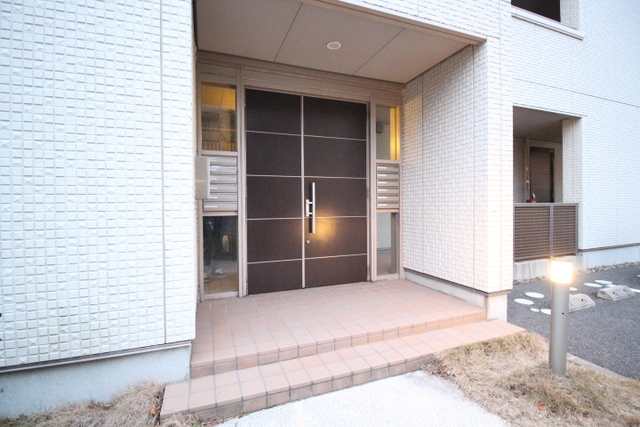 シャーメゾン川端町 105 玄関