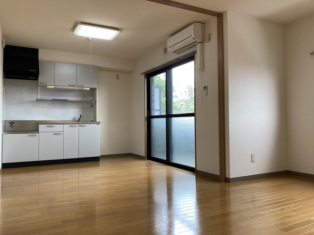 コンフォート弐番館 302 リビング