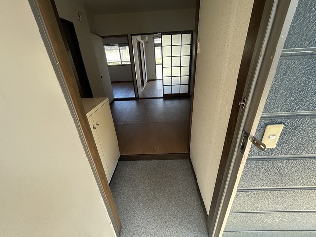 ブルースカイ 103 玄関