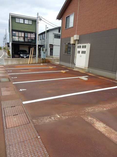 凜 206 駐車場