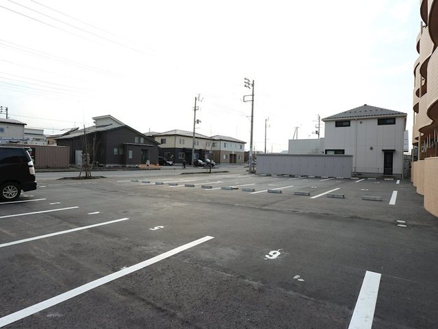 プチリリオ西が丘 202 駐車場