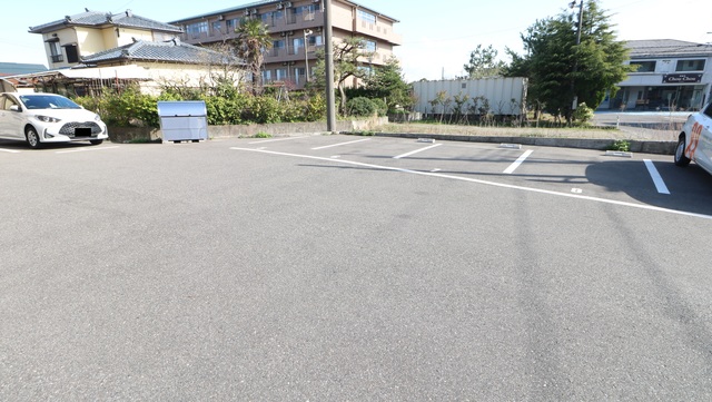 ヴィオールチェ 202 駐車場