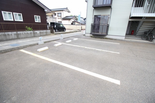 コーポすみれ 102 駐車場