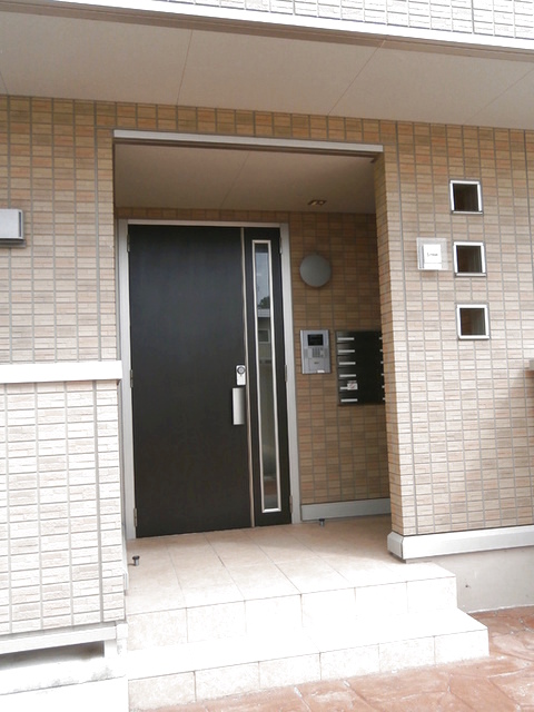 Ｄ-ｒｏｏｍ半田 302 玄関
